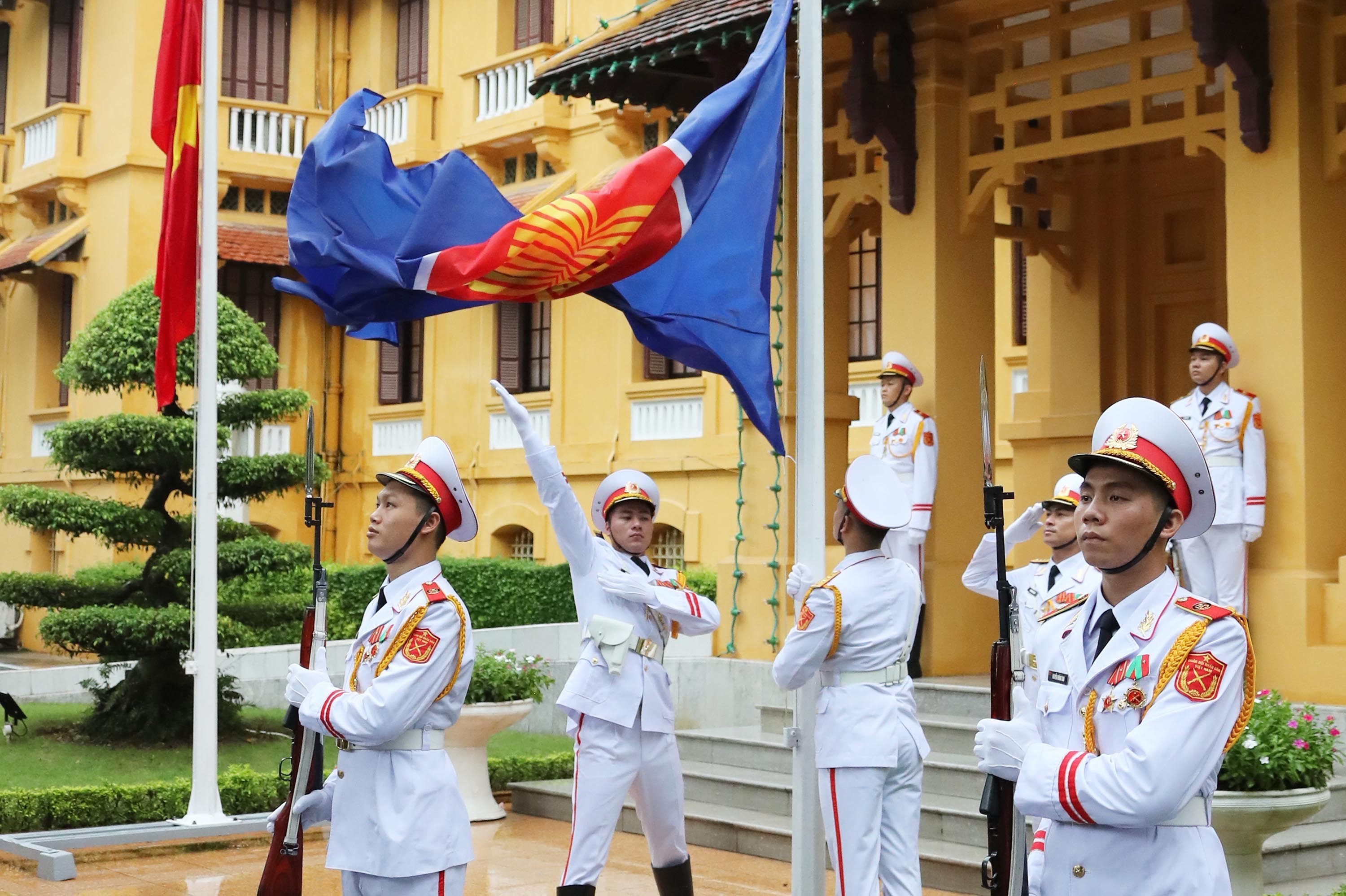 Tạp chí Cộng sản tại Bắc Ninh cập nhật tin tức về ASEAN. Tạp chí Cộng sản tại Bắc Ninh đã cập nhật tin tức về ASEAN, giúp người đọc hiểu rõ hơn về những cập nhật mới nhất trong khối ASEAN. Điều này đồng nghĩa với việc nâng cao nhận thức và sự quan tâm của người dân đối với an ninh, ổn định và hợp tác trong khu vực.