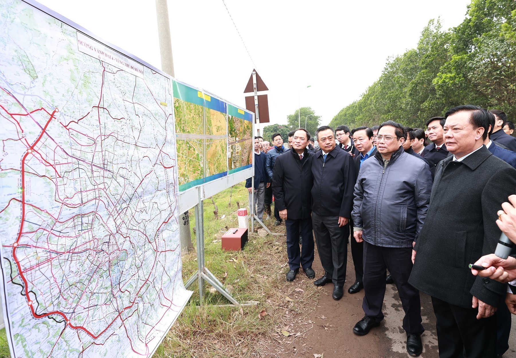 Thủ tướng Phạm Minh Chính kiểm tra dự án xây dựng đường vành đai 4 ...