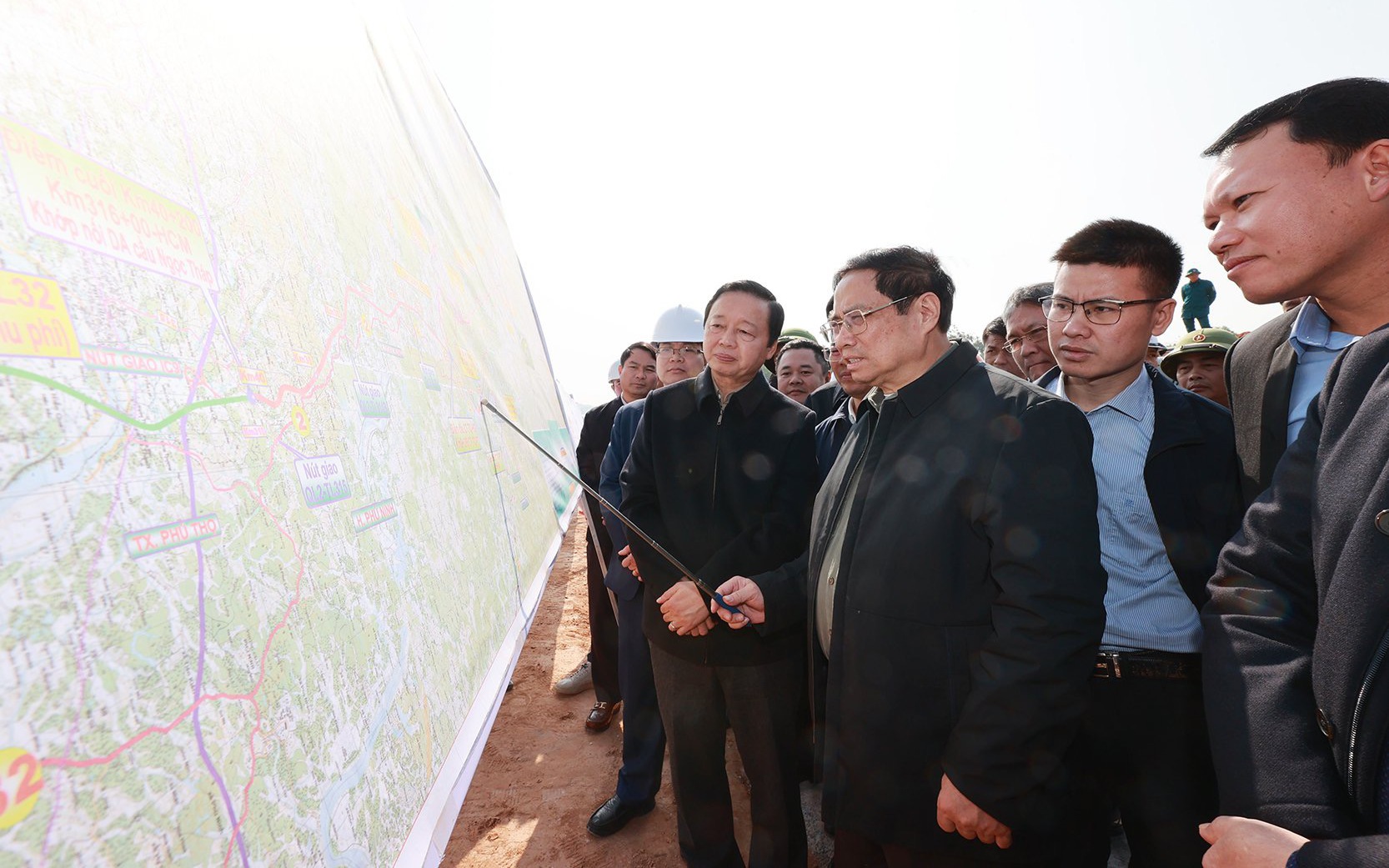 Dự án đường bộ cao tốc Tuyên Quang - Hà Giang là một bước ngoặt quan trọng giúp hai tỉnh phát triển kinh tế và du lịch. Đường cao tốc giúp chúng ta tiết kiệm thời gian và chi phí đi lại. Hãy cùng xem hình ảnh về dự án này và cảm nhận sự tiến bộ của đất nước!