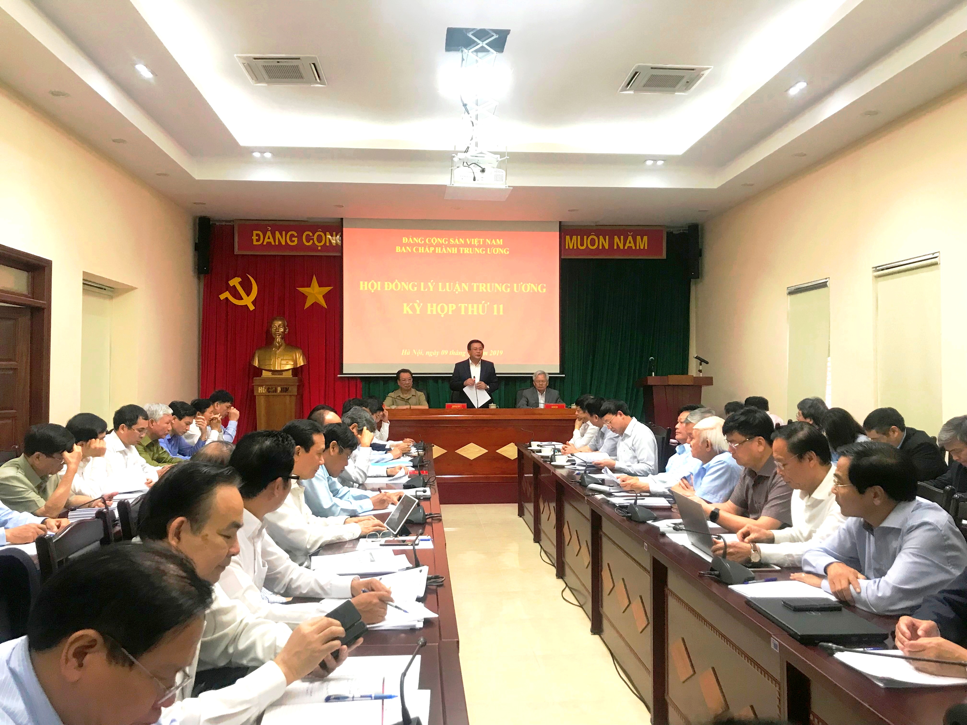 Sự cần thiết chuyển đổi mô hình quản lý nhà nước ở Việt Nam hiện nay sang mô  hình quản trị Quốc gia tốt