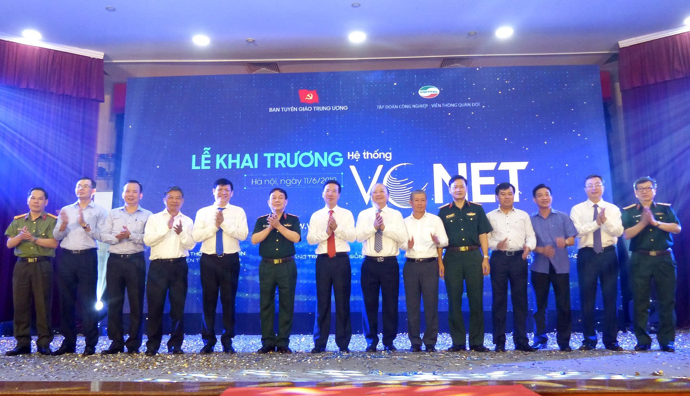 Trưởng Ban Tuyên giáo Trung ương cùng lãnh đạo các bộ ngành trung ương và các cơ quan liên quan chụp ảnh lưu niệm