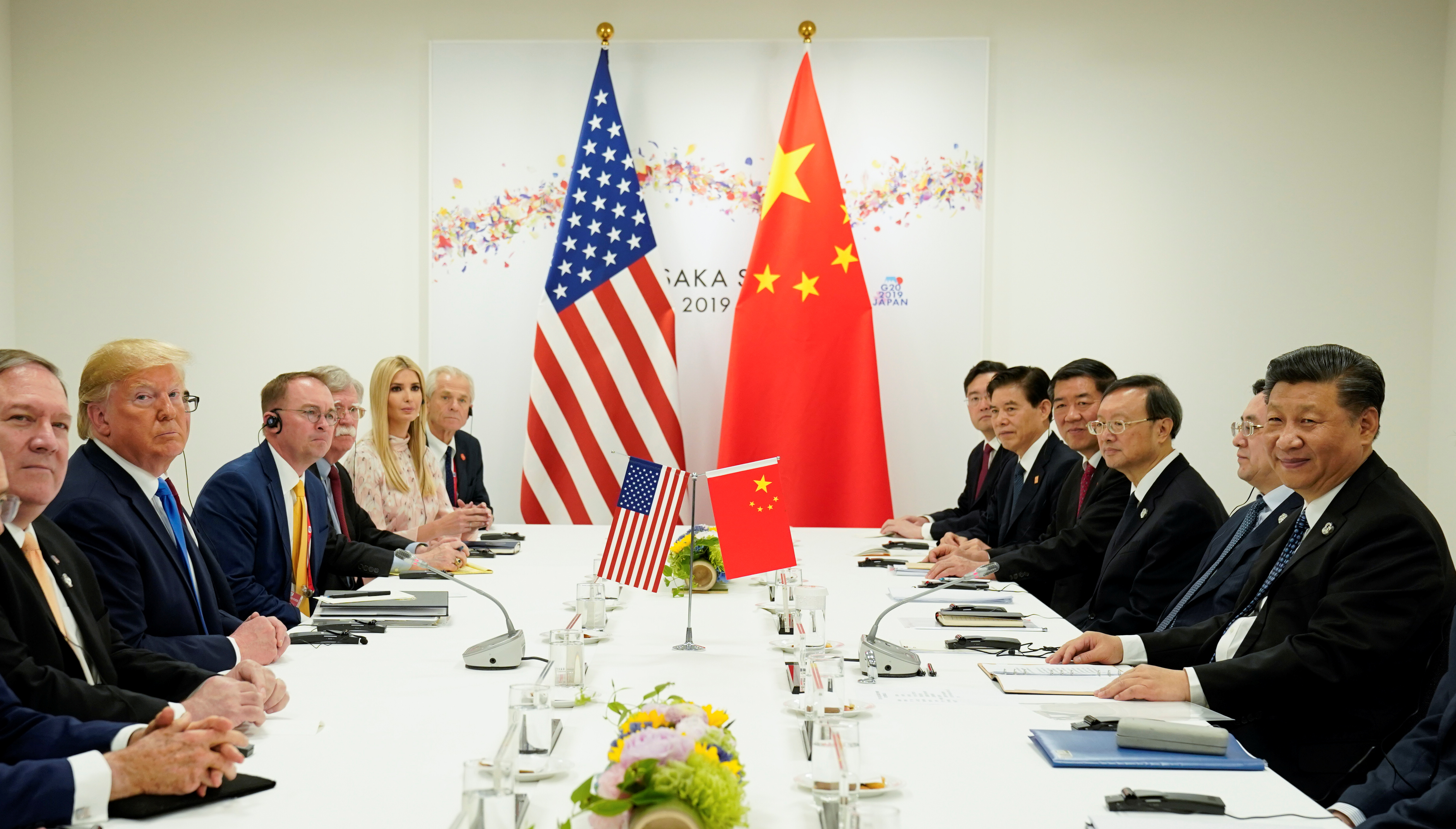 Với các tình huống thay đổi trong quan hệ giữa Mỹ và Trung Quốc, cạnh tranh chiến lược ngày càng gay gắt hơn. Khám phá ảnh có liên quan và học truyền thống và ảnh hưởng của những cái tranh về thương mại, tài nguyên, và sức mạnh trong quan hệ giữa hai quốc gia hàng đầu thế giới.